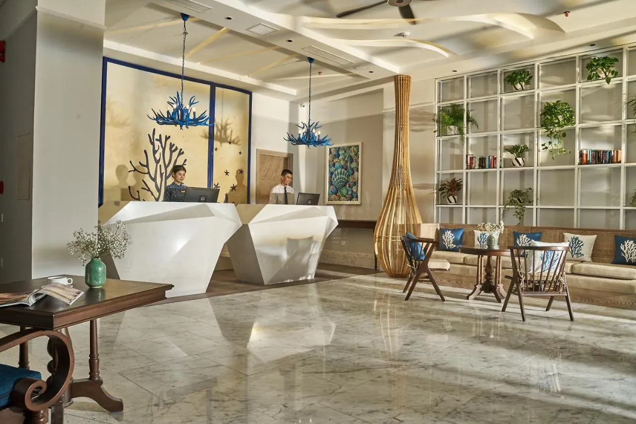 Sofiana My Khe Hotel & Spa- Rooftop Pool Bar Da Nang